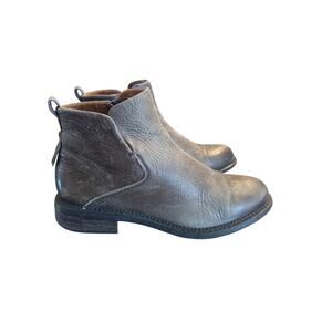 Women’s Franco Sarto Distressed Genuine Leather Taupe Ankle Boots. Size 6